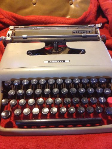 Olivetti lettera 22 portable manual typewriter (swanky italian design) for sale