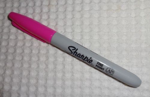 1 SHARPIE Permanent Marker - Fine Point  - PINK - New!