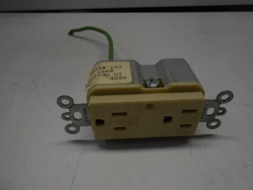 NOS LEVITON 5280IGG 15AMP, 125VOLT, DECOR DUPLEX IVORY *SHELF WEAR*  -18L5