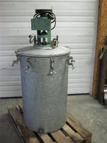 Plummer Spray Equipment 50 Gal Paint Pot with Mixer