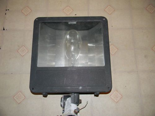 400 watt metal halide light fixture parking lot, sports field, business, &amp; bulb for sale