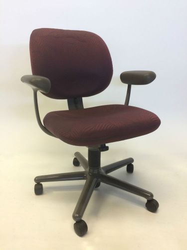 HERMAN MILLER EAMES MODERN ERGON SWIVEL BURGUNDY OFFICE CHAIR w/ ARM RESTS