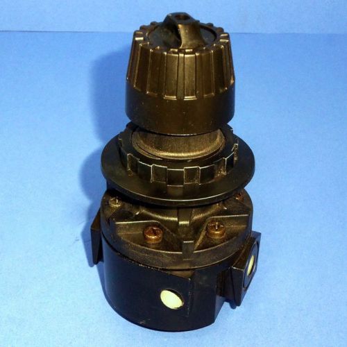 WILKERSON 300PSI 1/4IN. NPT HIGH FLOW CAPACITY REGULATOR R26-0-G00A-DO3 *NNB*