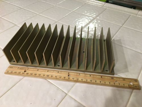 LARGE ALUMINUM EXTRUSION HEATSINK 10-1/4&#034; X 5&#039;&#039; X 2&#039;&#039;, MOUNTABLE