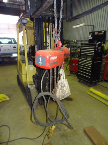 1 Ton Dayton Electric Chain Hoist