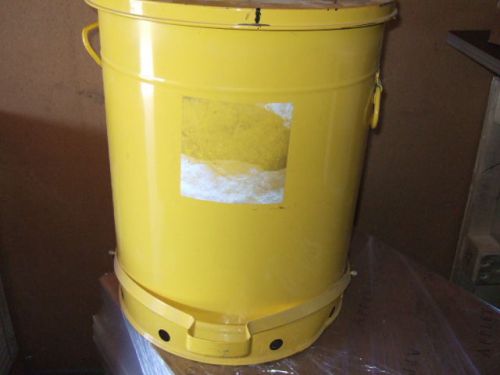 FOOT OPERATED HAZARDOUS GARBAGE WASTE BIN HIGH QUALITY USA LOOK