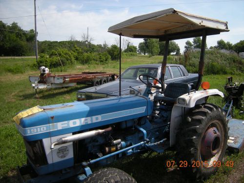 FORD 4X4 TRACTOR MODEL 1910 DIESEL LOW HOURS (16XX) RUNS GOOD NEW HOLLAND 1985&#039;