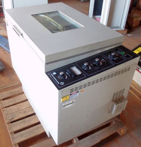 Lab-line 3526 high-capacity incubator/orbital shaker, works fine for sale