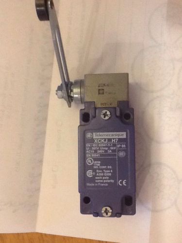 Telemecanique ZCKJ2H7 Limit Switch Sensor Body DPDT Schneider Electric XCKJ...H7