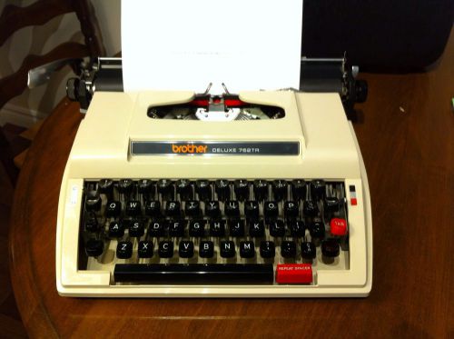 Vintage near mint brother deluxe manual type writer 762tr in plastic case for sale