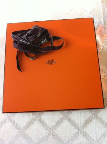 EMPTY HERMES PARIS ORANGE GIFT BOX. EXCELLENT CONDITION