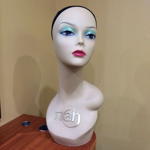 MANNEQUIN HEAD DISPLAY WIG HOLDER PLASTIC PVC 18&#034; TALL Riah