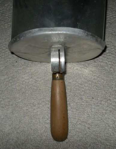 vtg Galvanized Dollydale feed scoop w 5lb scale livestock Robson FARM Chicken