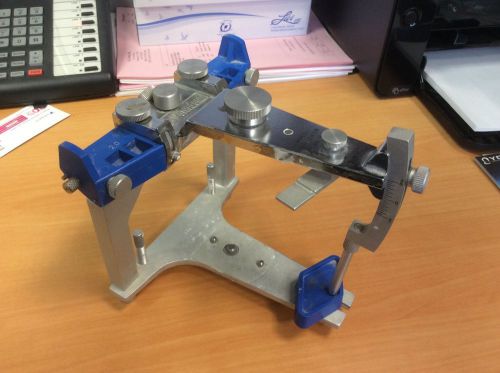 Panadent Semi Adjustable Articulator