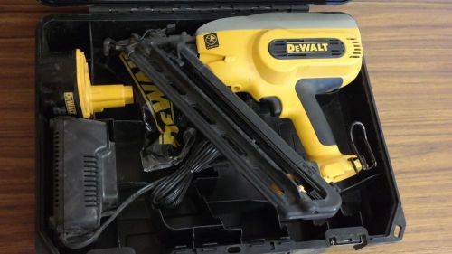 DeWalt DC628K Heavy-Duty XRP 18V 15 Gauge Angled Finish Nailer Kit