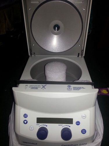 EPPENDORF Centrifuge 5424