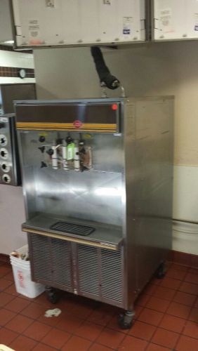 Stoelting R218 &#034; DAIRY QUEEN &#034; Ice Cream Machine