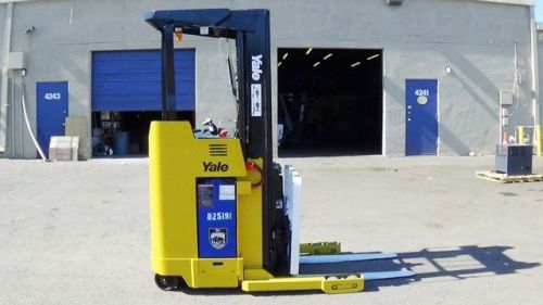 2005 Yale NR040AENS24TE091 Reach Truck Forklift for Sale in Phoenix, Arizona