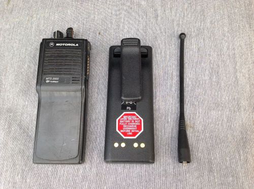 Motorola MTS2000 Model I 1 800 MHz Radio H01UCD6PW1BN battery, belt clip antenna