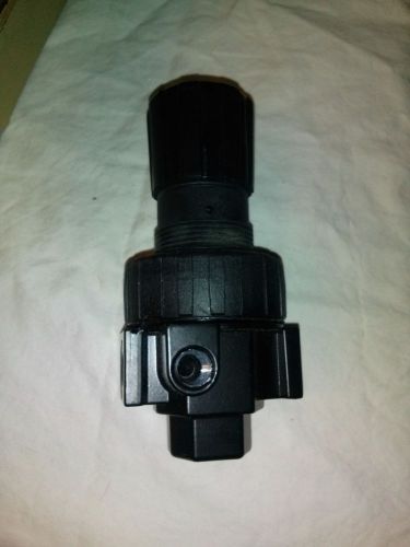 PARKER 250 PSI 175°F 1/4&#034; NPT PNEUMATIC PRESSURE REGULATOR, 06R113AC NEW