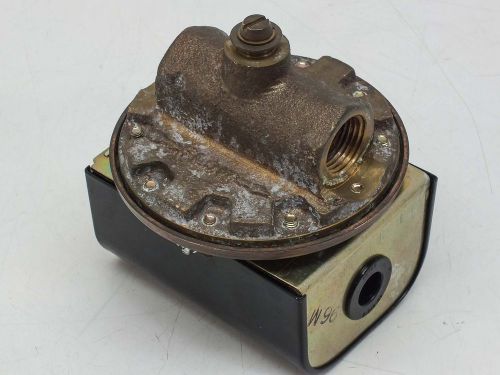 McDonnell &amp; Miller High Sensitivity Liquid Flow Switch 1/2&#034; NPT 32-225