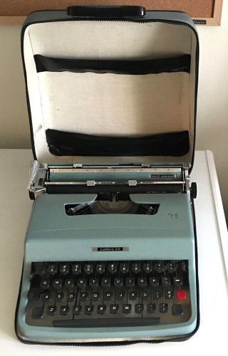 WORKING VINTAGE BLUE OLIVETTI UNDERWOOD LETTERA 32 PORTABLE TYPEWRITER,CASE