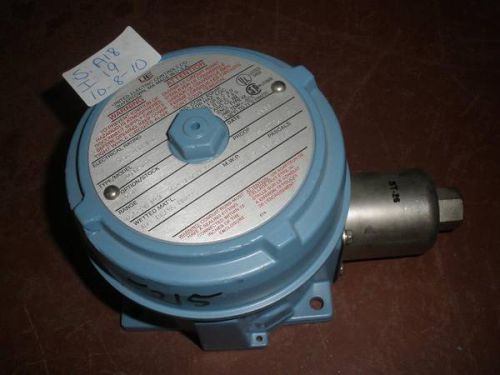 NEW UNITED ELECTRIC PRESSURE SWITCH J120-144 15 AMP 480