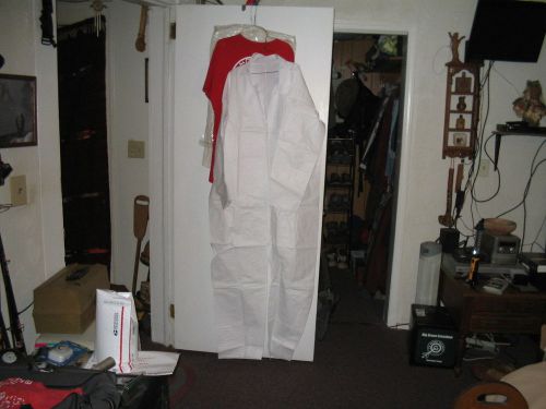 100 % POLYOLEFIN DISPOSABLE COVERALLS SIZE 2XX. TOUGH STUFF.OPEN CUFF