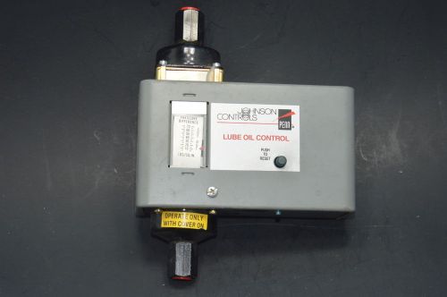 NEW, JOHNSON CONTROLS, P28DN-3, LUBE OIL CONTROL, NEW NO BOX