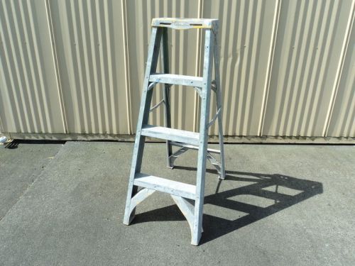 Werner 4 Foot Step Ladder 225 LB Type II Medium Duty 5904 V1 Fiberglass