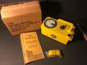 CD V-715 MODEL 1A RADIOLOGICAL SURVEY METER w/ Manual &amp; Box