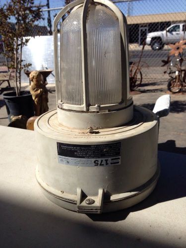 Crouse-Hinds VMVC 175 Mercury Vapor 175 Watt Wet Location Used