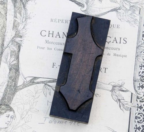 letter: t blackletter wood type 3.54&#034; woodtype font letterpress printing block T