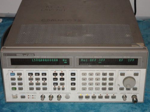 HEWLETT PACKARD 8664A 0.1-3000 MHZ SYNTHESIZED SIGNAL GENERATOR