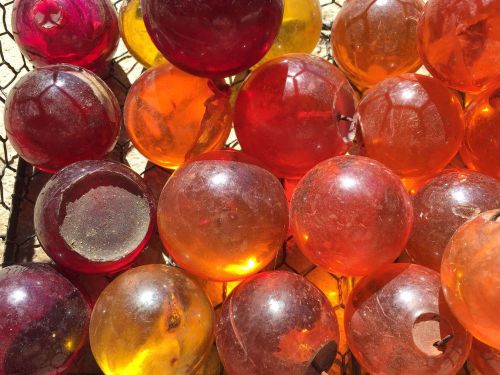 Lot of 50 pcs Colored  Acrylic Spheres/balls 1 5/8&#034;+ Diameter Craft Art