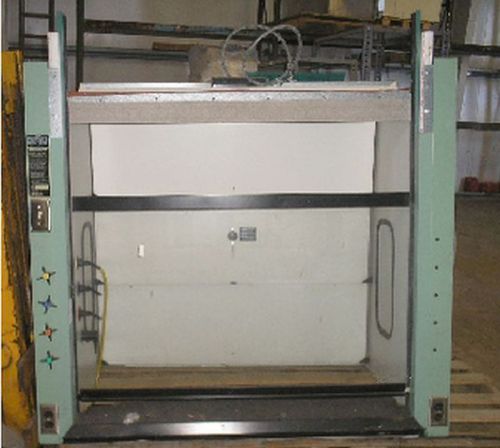 Hamilton 5&#039; Biological Fume Hood Lab Cabinet