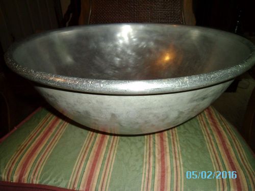 VINTAGE LARGE 16 QT. HEAVY COMMERCIAL ALUMINUM MIXING BOWL