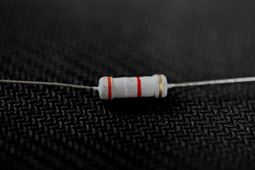 10 PC CARBON FILM 1 WATT RESISTORS 3900 ohm / 3K9  +/- 5% CR-1W-3K9