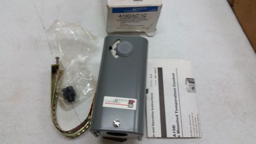 Johnson Controls A19DAC-1C Surface Mounted Temperature Control NOS