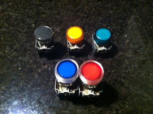 LOT OF (5) TELEMECANIQUE SWITCHES (2) ILLUM P BUT (1) BLK P BUT &amp; (2) PILOT LTS