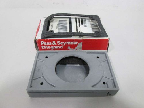 New pass seymour 7420 vertical 4 screw cast aluminum cover receptacle d339572 for sale