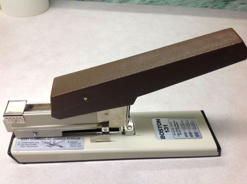 BOSTON 131 HEAVY DUTY STAPLER PAPER FASTENING # 73131    (#3)