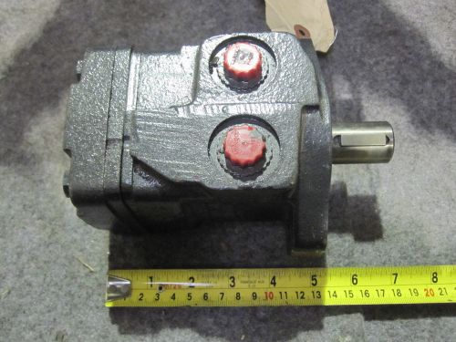 NEW WHITE HYDRAULIC MOTOR # 200050A1010AAAAA