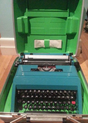 Vintage olivetti studio 45 typewriter perfect working condition including case for sale