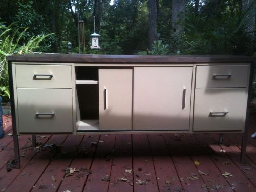 Metal Office Credenza / Cabinet / Organizer. 4 Drawer W/File