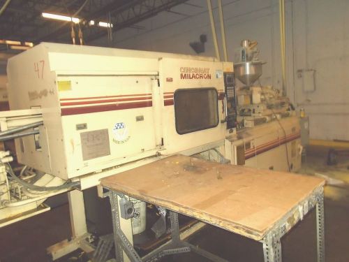 CINCINNATI MILACRON INJECTION MOLDING MACHINE, 220 TON, 17 oz SHOT