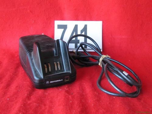 MOTOROLA RADIO BATTERY CHARGER ~ NTN7209A ~ #741