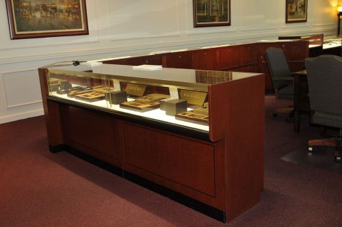 Custom Jewelry Store showcases