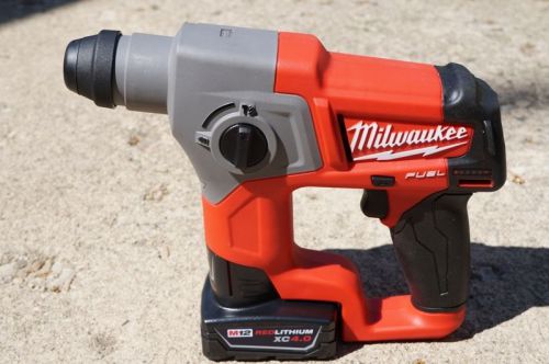 Milwaukee M12 REDLITHIUM 5/8&#034; ROTARY HAMMER KIT