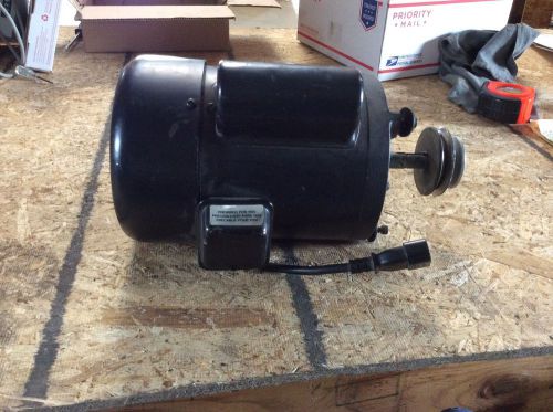 1-phase motor, 115v, 5/8&#034; by 3 1/4&#034; shaft size, no tag, c-face, 30 day warranty